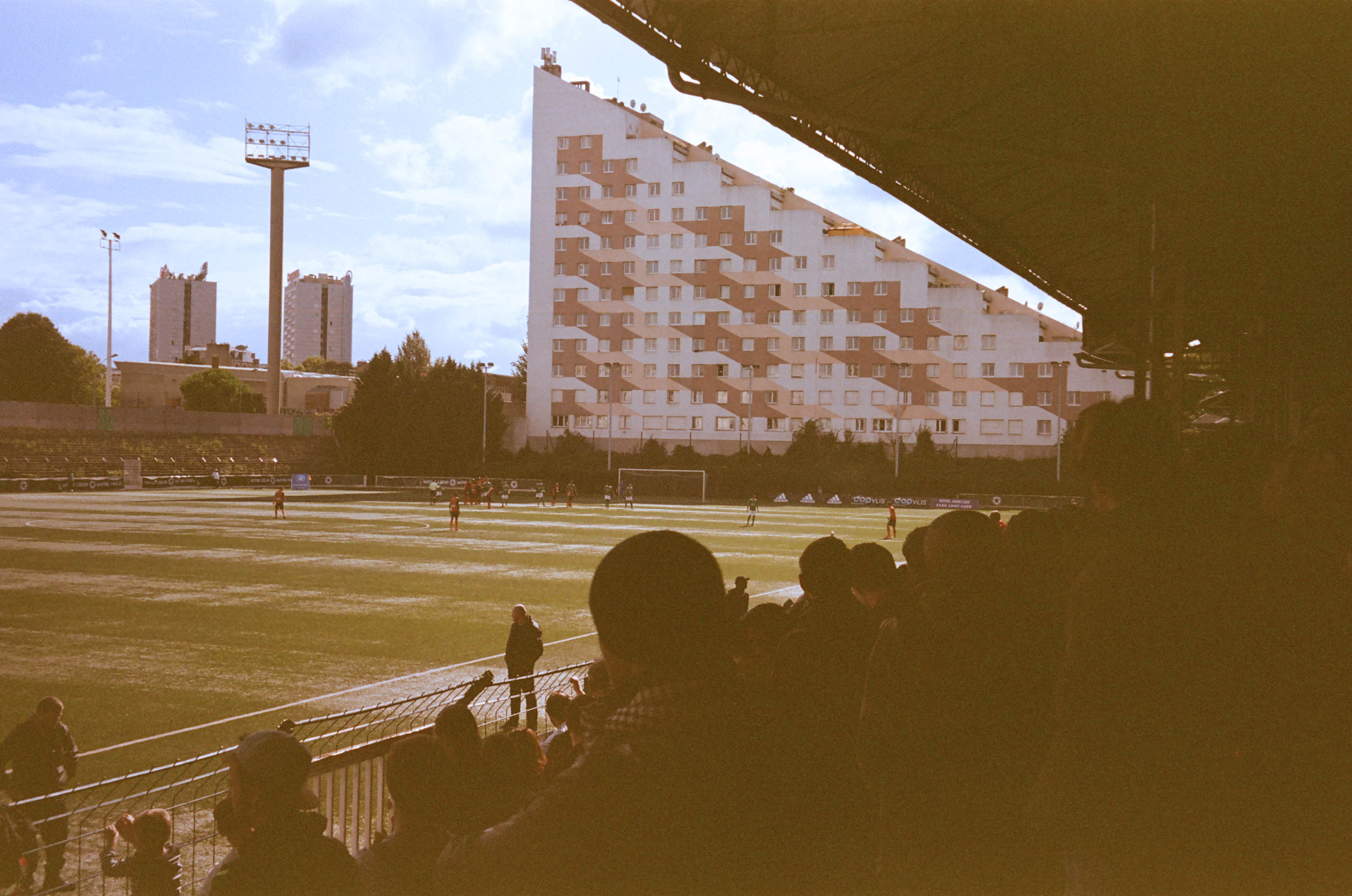 Tribune Red Star Laval