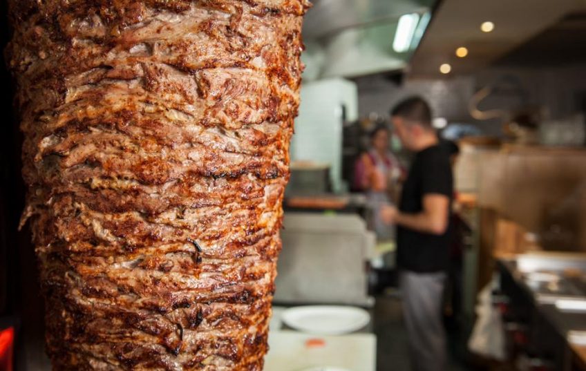 ce pote qui a de sérieux problème avec le kebab