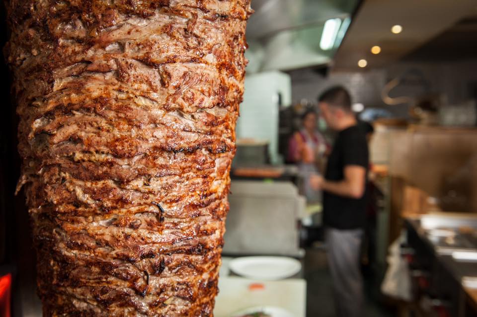 ce pote qui a de sérieux problème avec le kebab